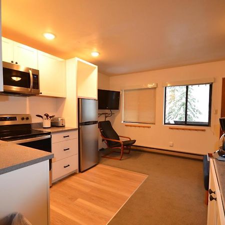 Crystal Chalets Greenwater エクステリア 写真