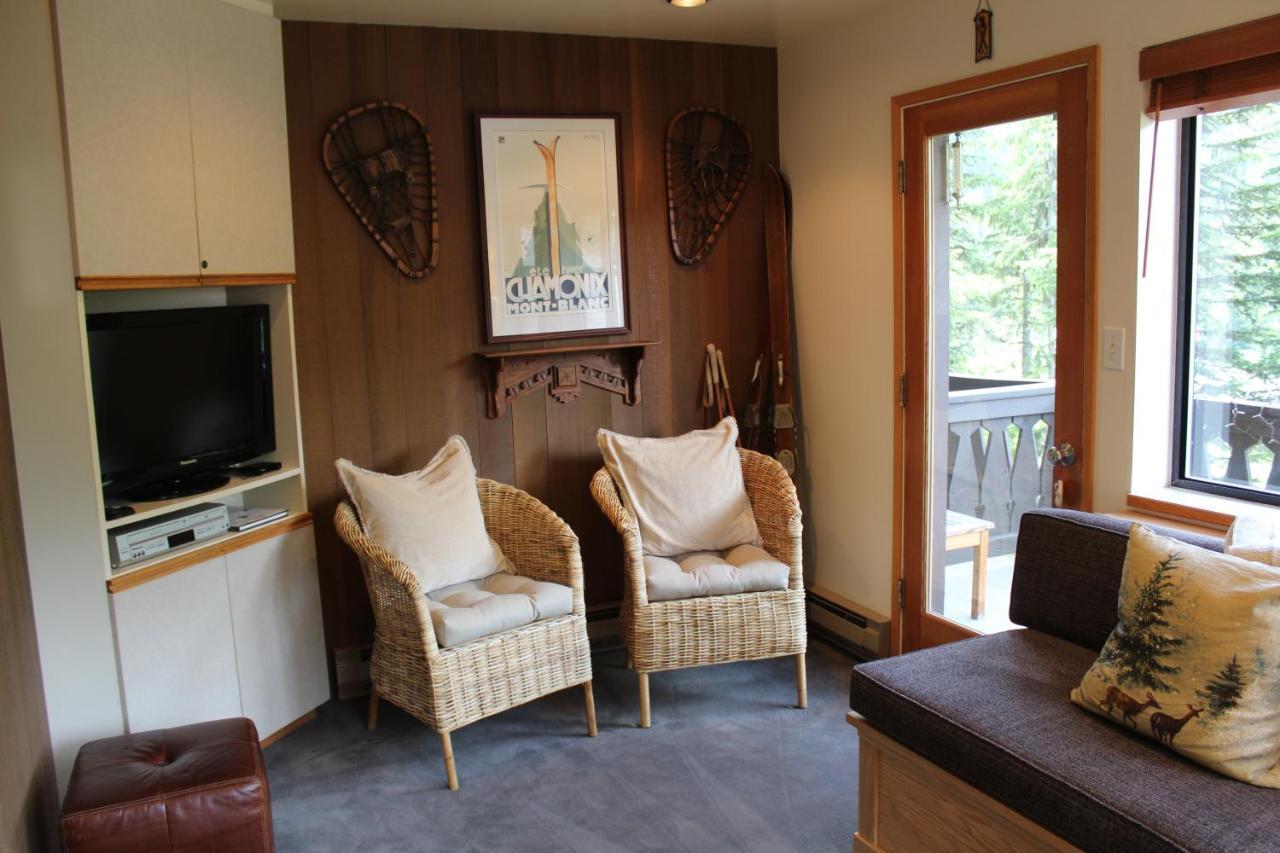 Crystal Chalets Greenwater エクステリア 写真