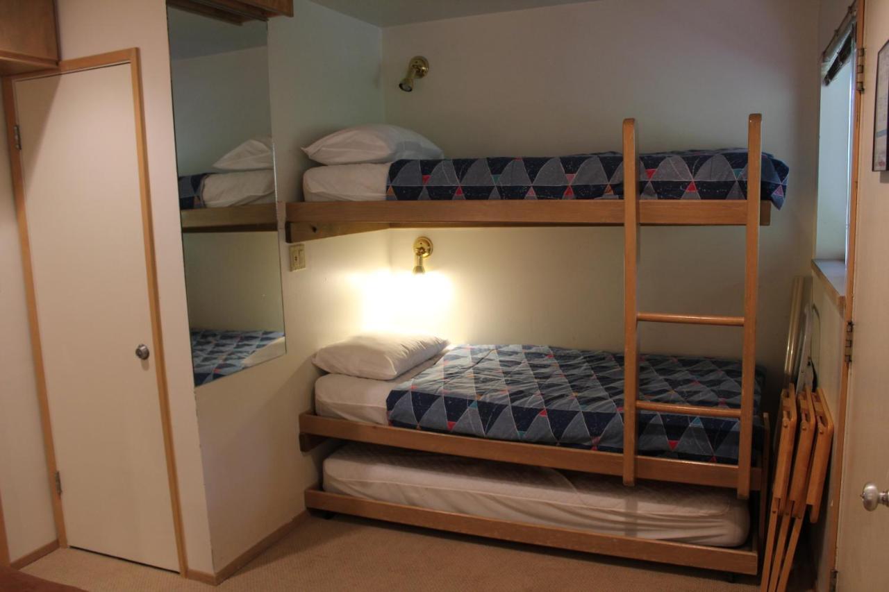 Crystal Chalets Greenwater エクステリア 写真