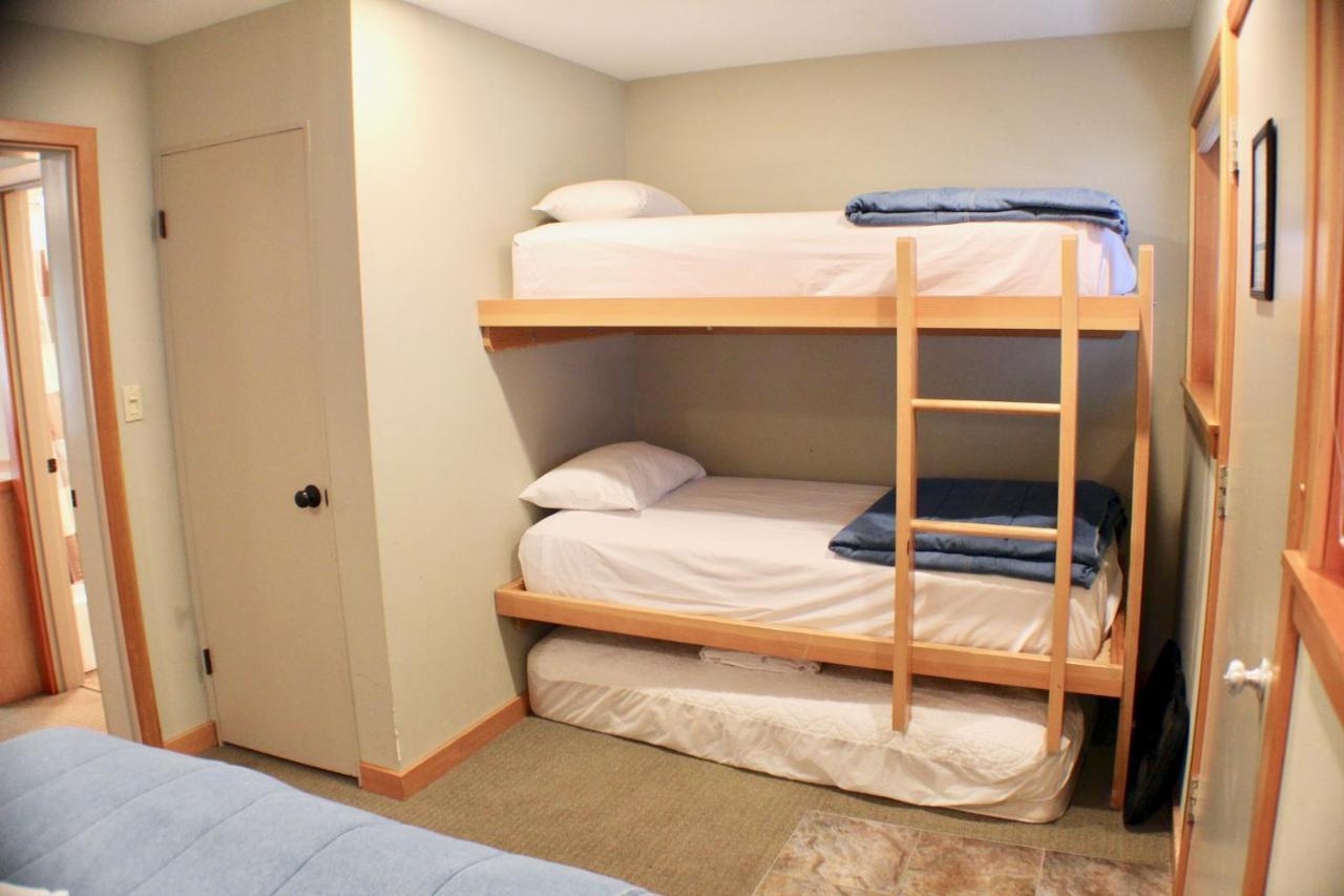 Crystal Chalets Greenwater エクステリア 写真