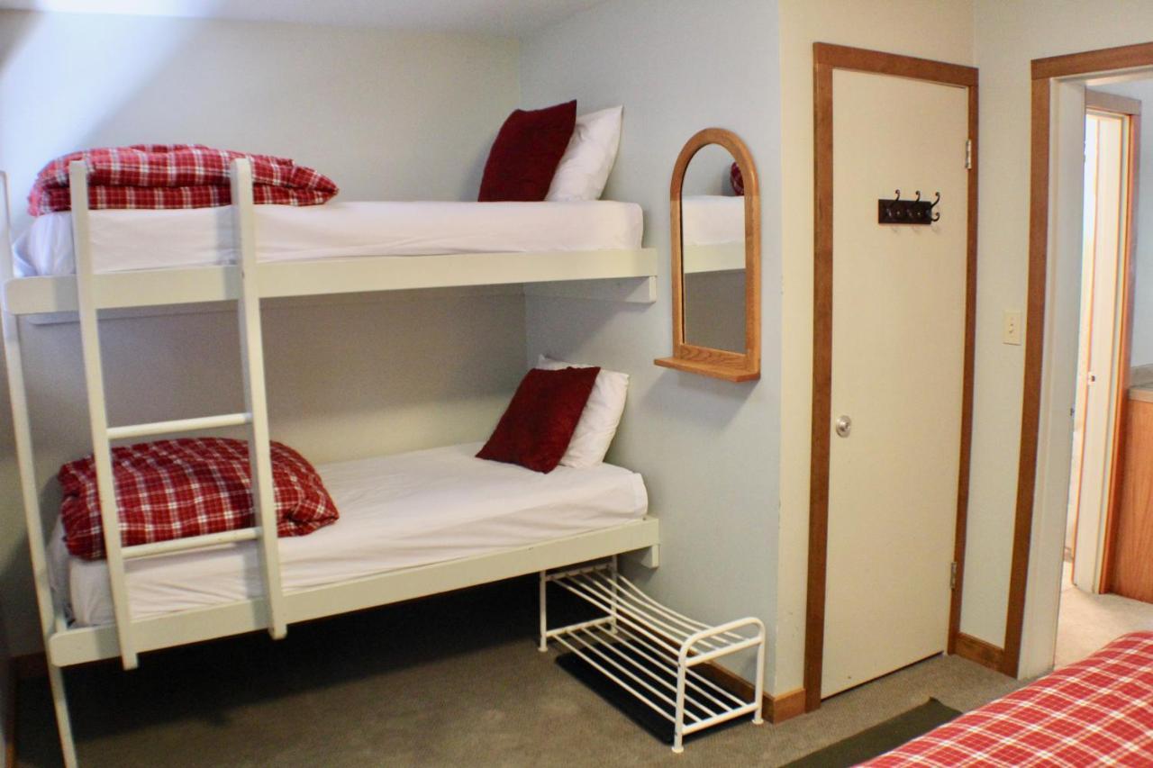 Crystal Chalets Greenwater エクステリア 写真