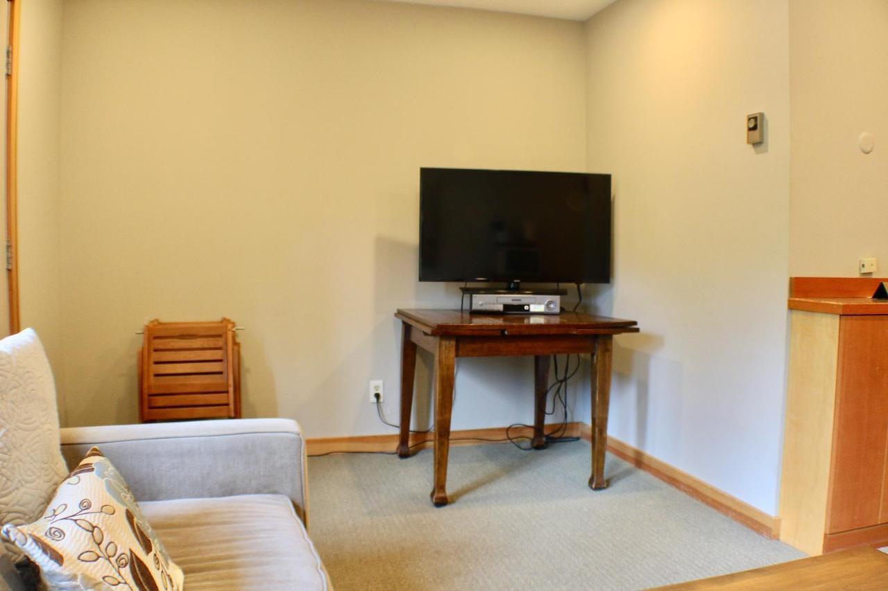 Crystal Chalets Greenwater エクステリア 写真