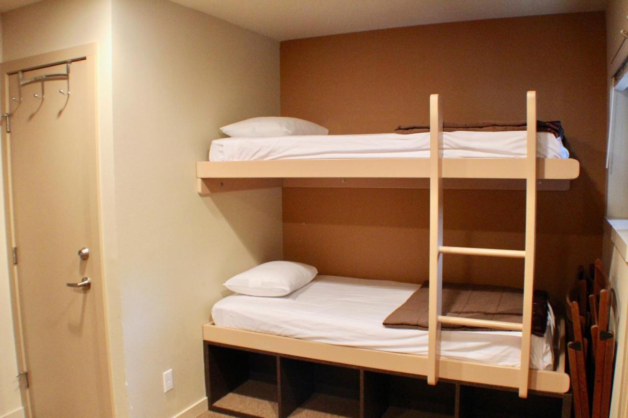 Crystal Chalets Greenwater エクステリア 写真