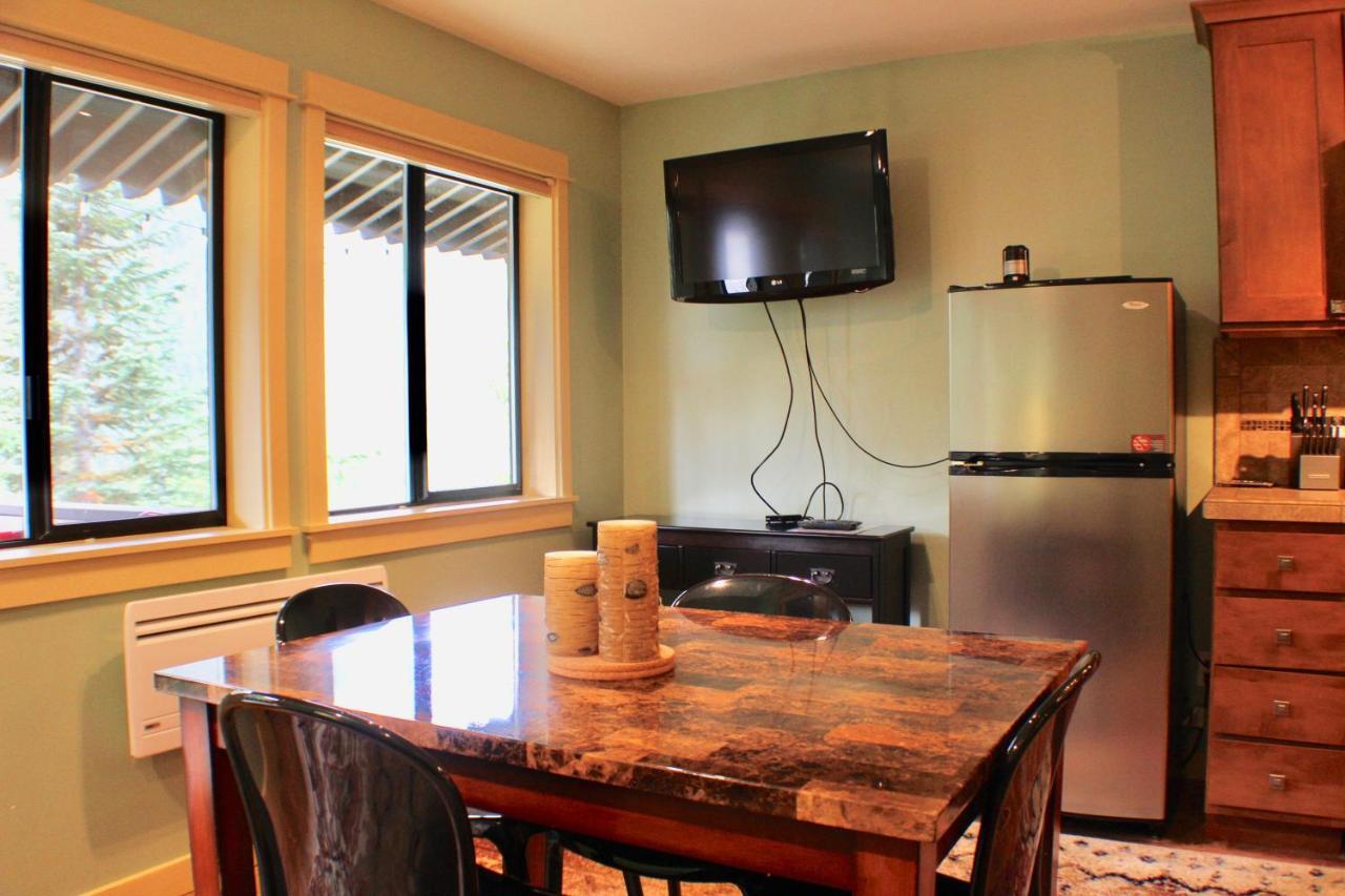 Crystal Chalets Greenwater エクステリア 写真