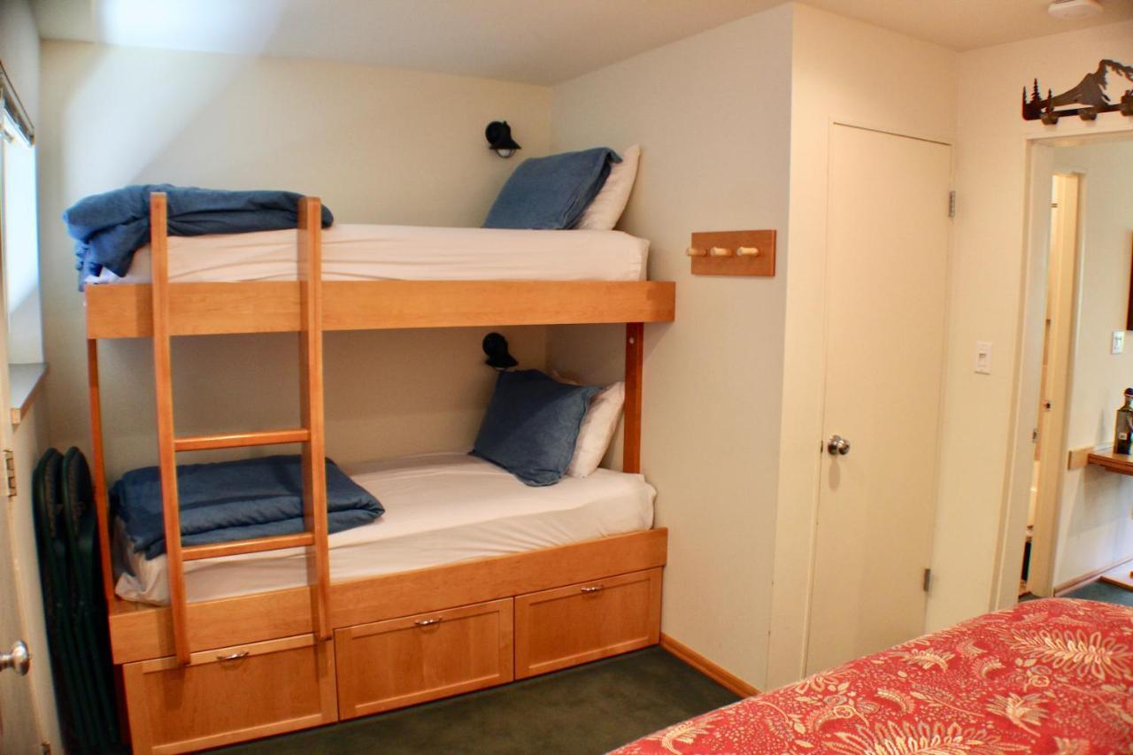 Crystal Chalets Greenwater エクステリア 写真