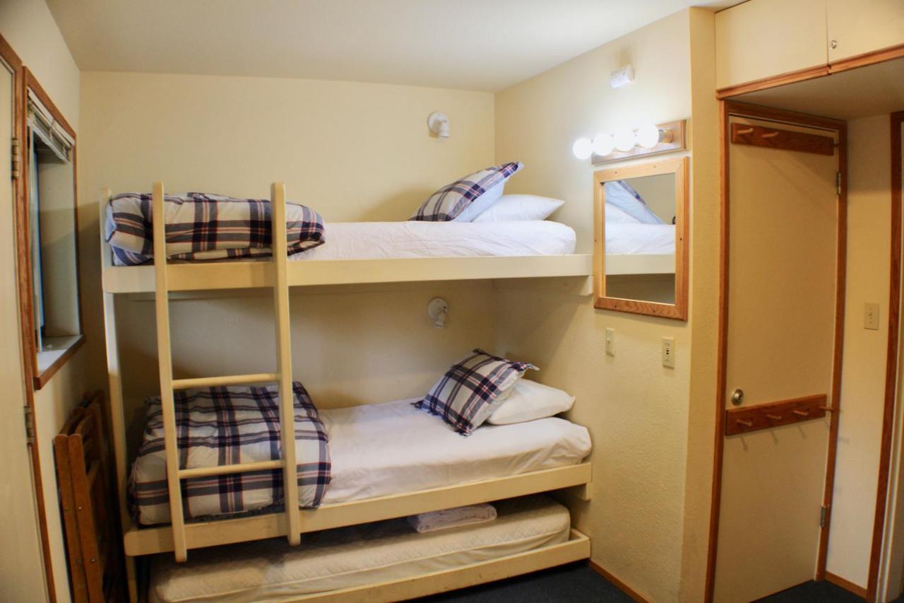 Crystal Chalets Greenwater エクステリア 写真