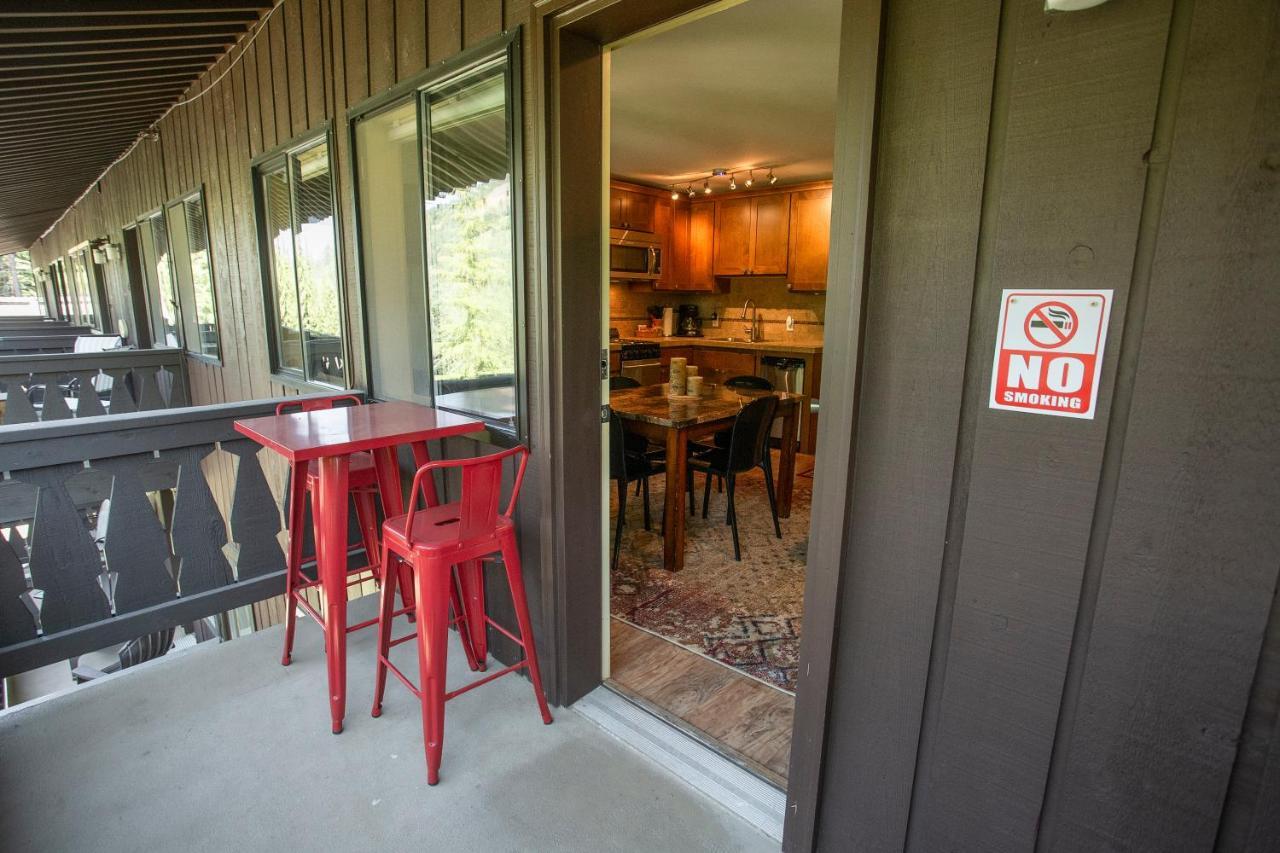 Crystal Chalets Greenwater エクステリア 写真
