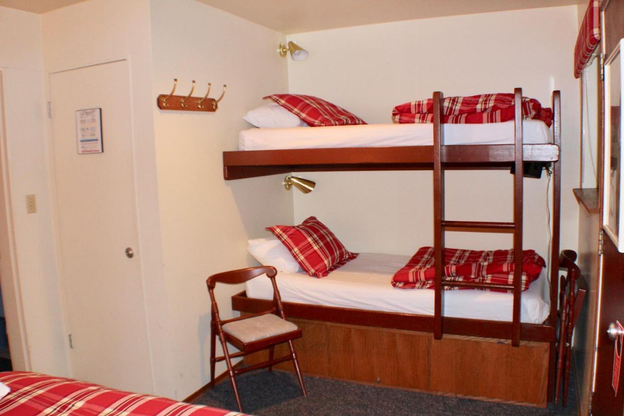 Crystal Chalets Greenwater エクステリア 写真