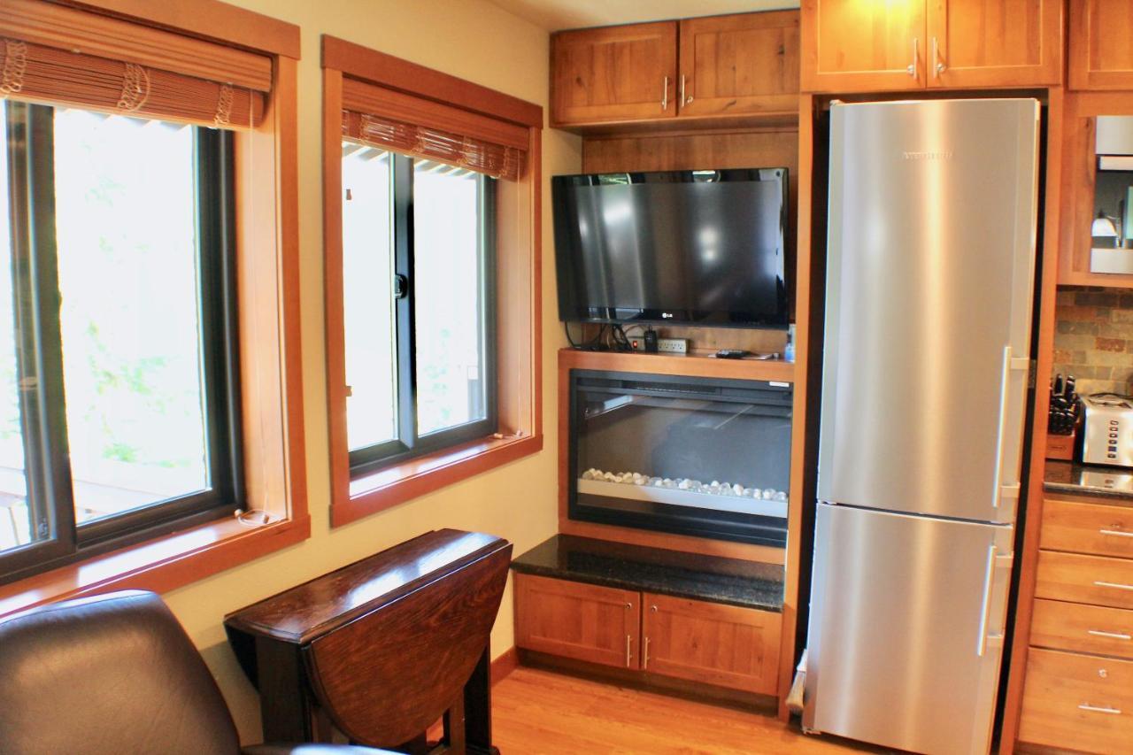 Crystal Chalets Greenwater エクステリア 写真